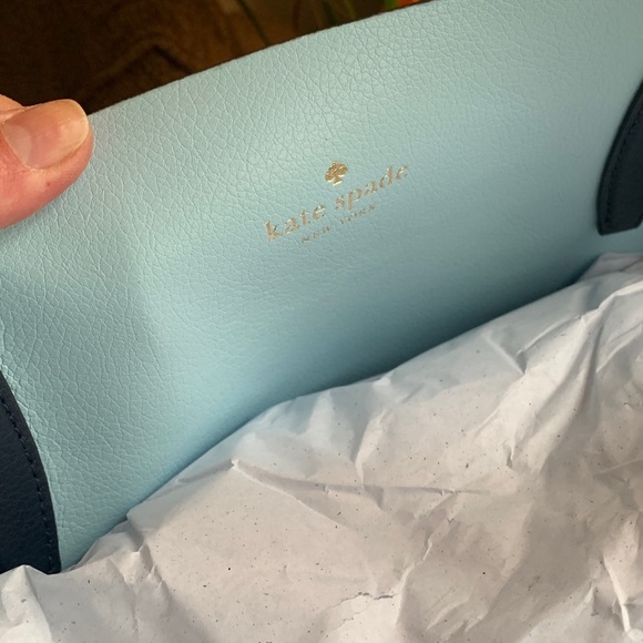 Authentic KATE SPADE Reversible Leather Sail boat print Tote/removable wristlet - Picture 12 of 14